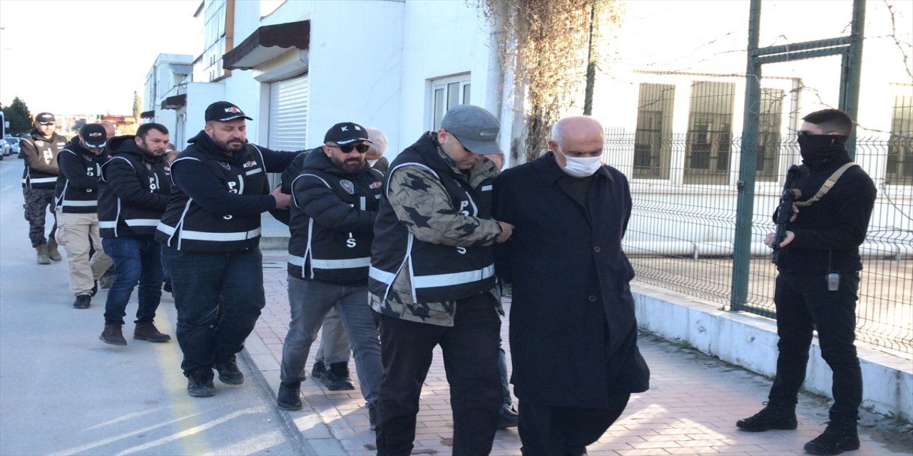 Adana'da 11 binanın depremlerde yıkılmasıyla ilgili 15 kişi gözaltına alındı