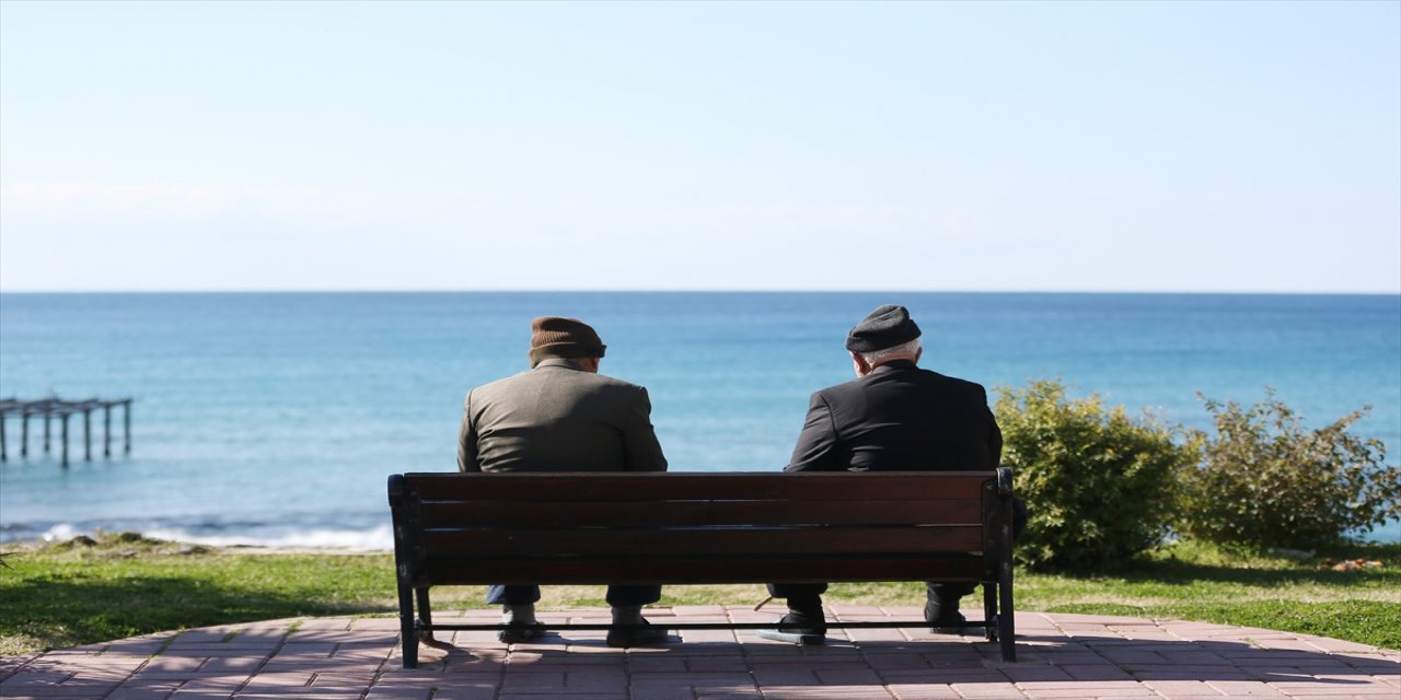 Antalya ve çevre illerde çok sayıda depremzede misafir ediliyor