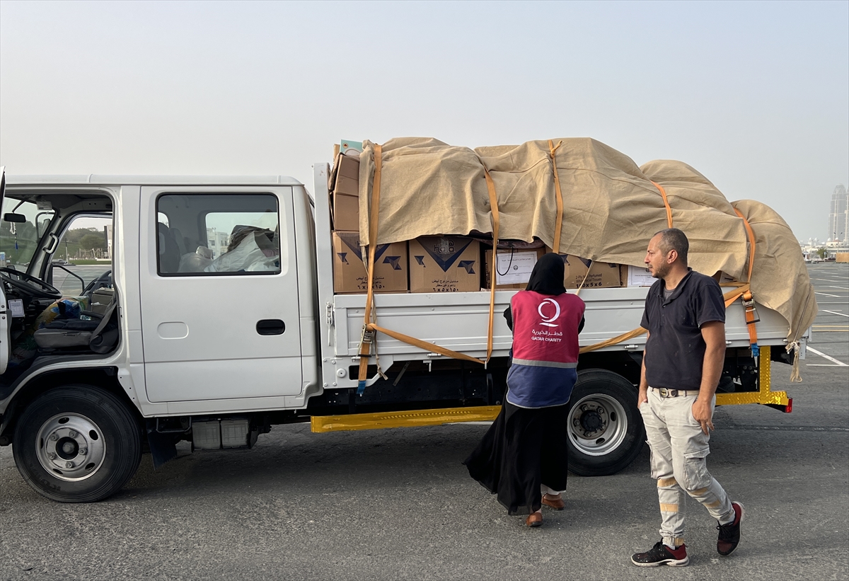 Katar, Türkiye ve Suriye'deki depremzedeler için nakdi ve ayni yardımlara devam ediyor