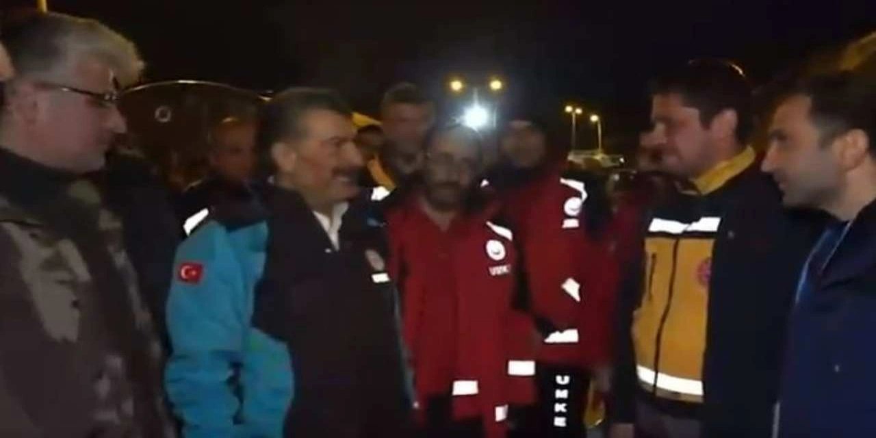 Sağlık Bakanı Fahrettin Koca’nın yanında kor patladı.