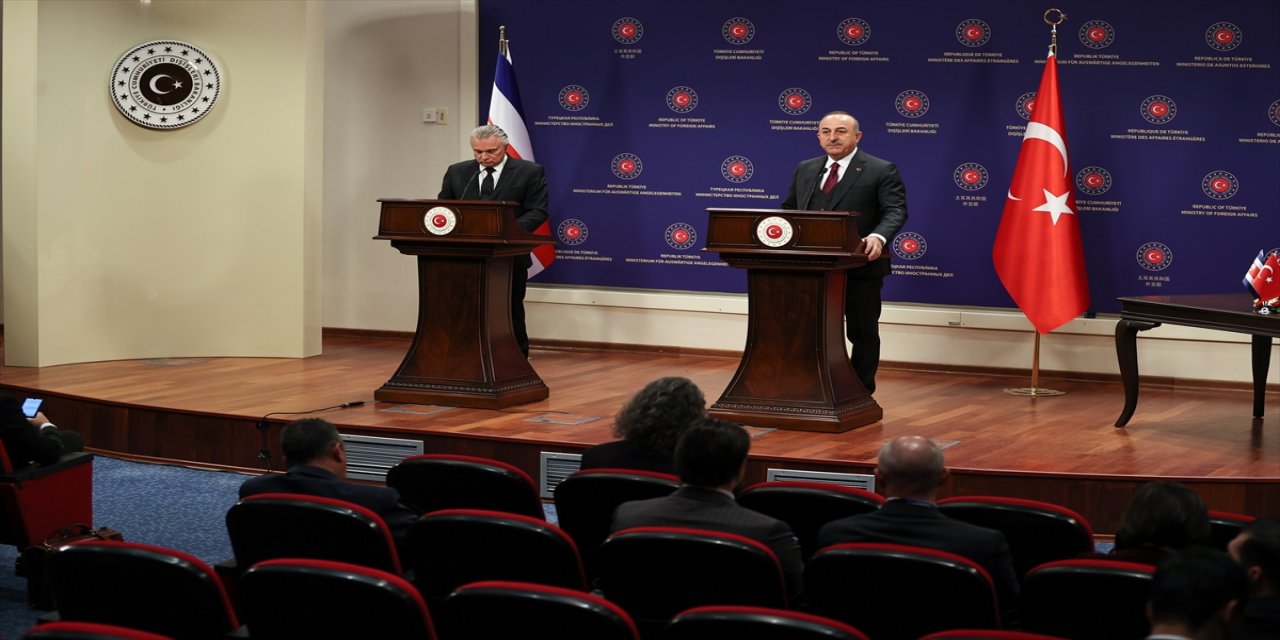 Kosta Rika Dışişleri Bakanı Tinoco, Çavuşoğlu ile ortak basın toplantısında.