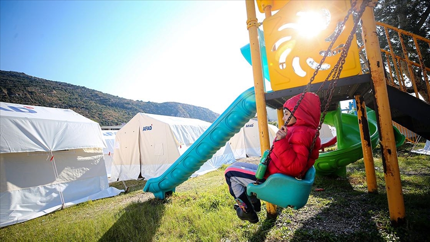 Depremzede çocuklarla ilgili farklı bir koruyucu aile modeli yok