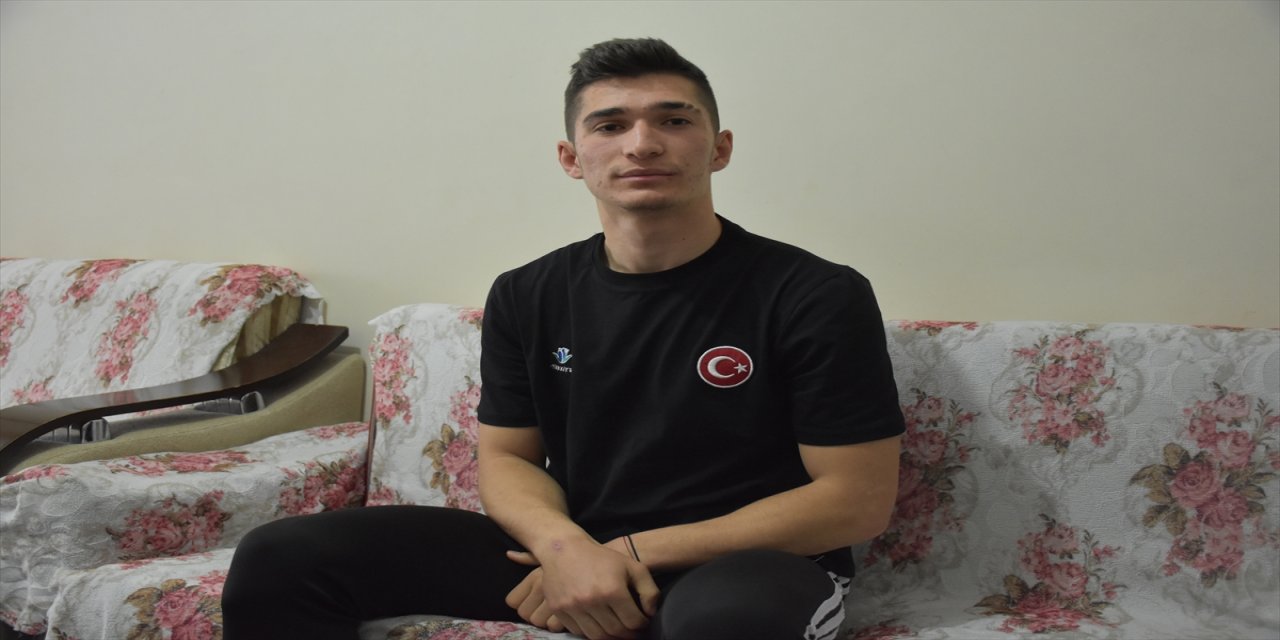 Depremde sarsılan milli ragbiciler güreşçi kardeşlerinin yardımına koşmuş.