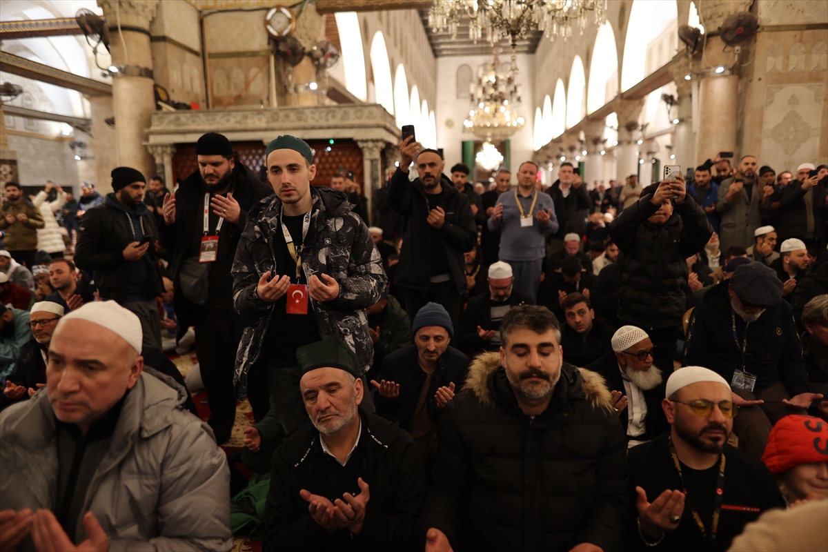 Yüzlerce Türk, Mescid-i Aksa’da Miraç Kandili’ni idrak etti