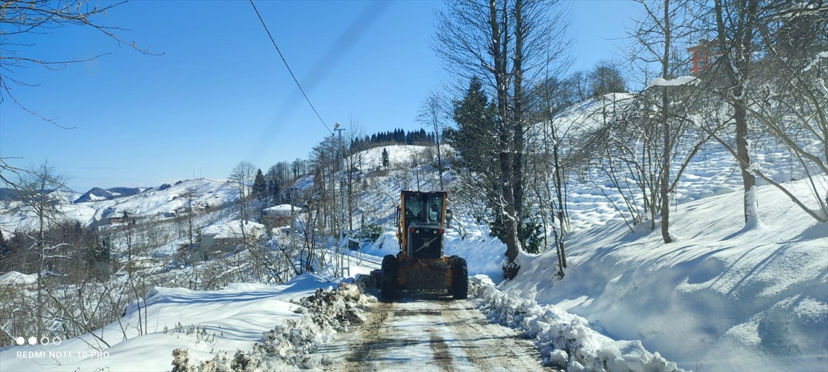 Karadeniz'de 3 ilde kar nedeniyle 79 yerleşim yerine ulaşım sağlanamıyor