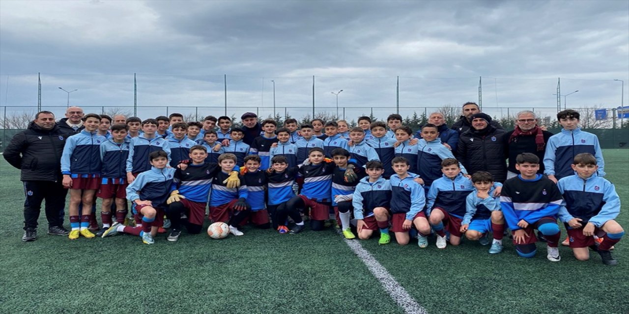 Abdullah Avcı, Trabzonspor 13 Yaş Altı Takımı oyuncularını ziyaret etti.