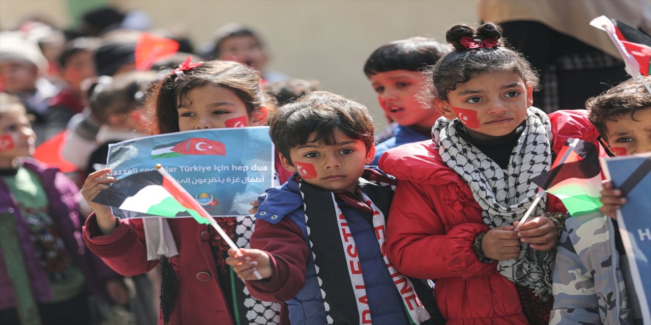 Abluka altındaki Gazze'de depremzedeler için bağış kampanyası