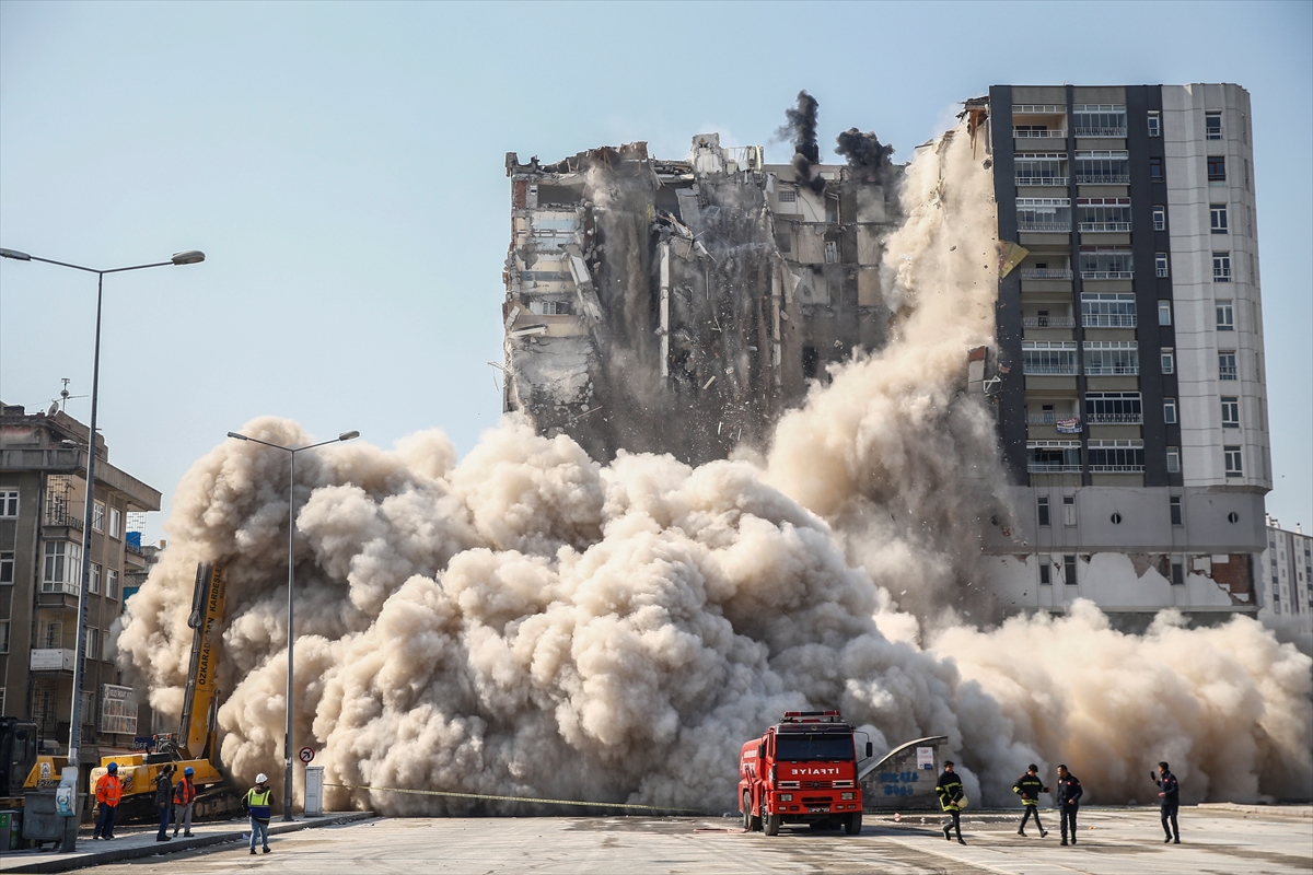 Çin-Tacikistan sınırında 7,2 büyüklüğünde deprem meydana geldi