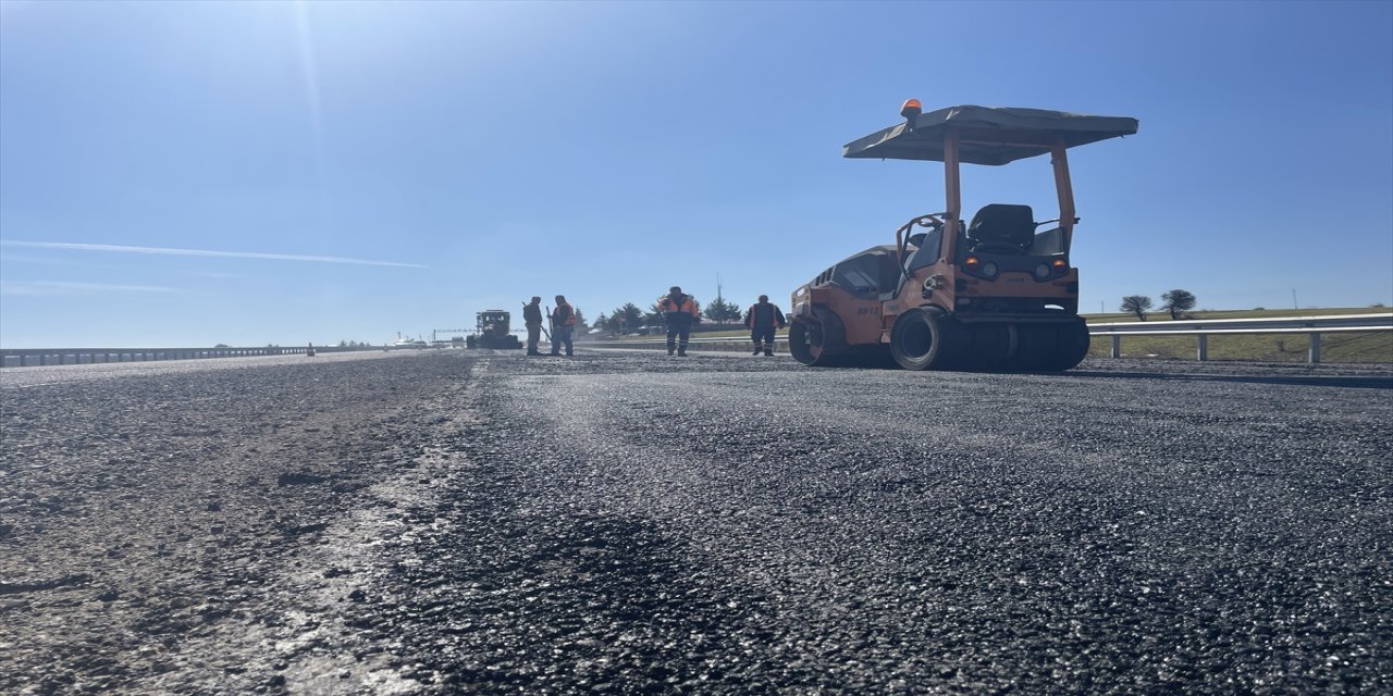Kahramanmaraş'ta depremde hasar gören kara yolları onarılıyor