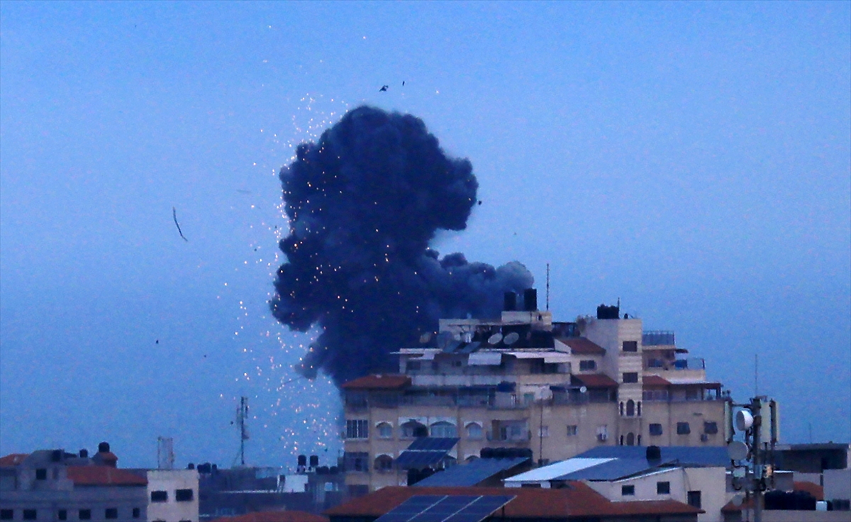 İsrail ordusu Gazze Şeridi'ne hava saldırısı düzenledi