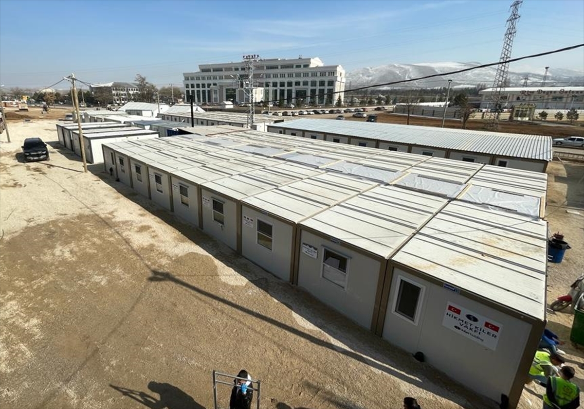 Hikmet Kiler Vakfı Elbistan'da 1000 kişilik konteyner kent kurdu