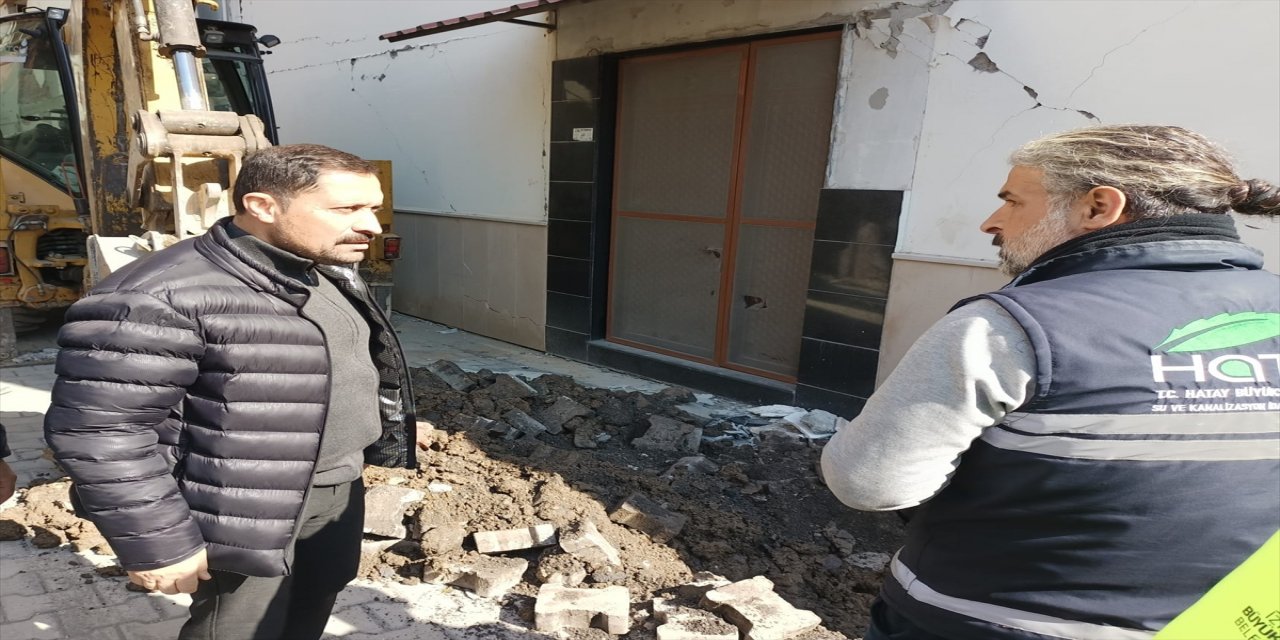 Hatay'da çevre temizliği ve şebeke suyu temini çalışmaları yapılıyor.