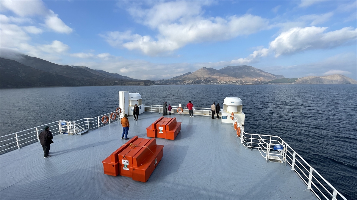 Gökçeada  depremzedelere kucak açtı