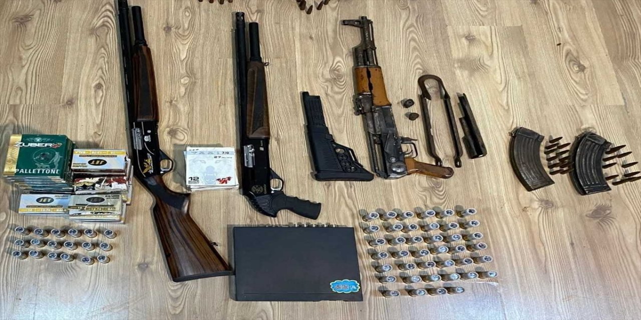 Mersin'de bağ evinde 3 ruhsatsız tüfek bulundu.