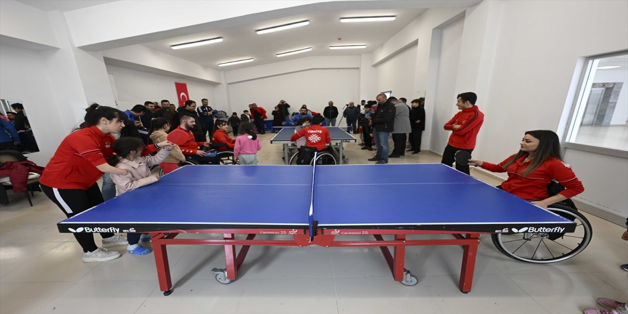 Para Masa Tenisi Milli Takımı depremzede çocuklarla buluştu.