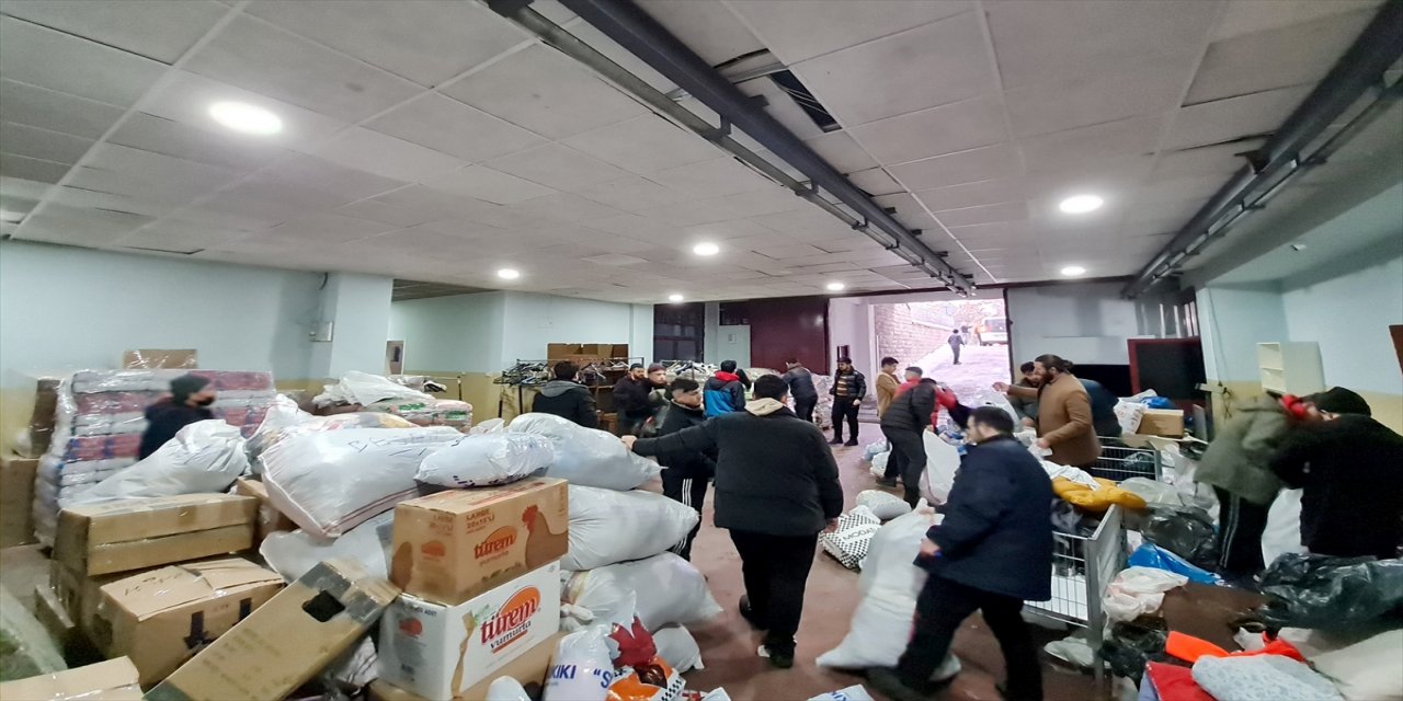 STK'ler depremzedelere yönelik yardımları devam ediyor.