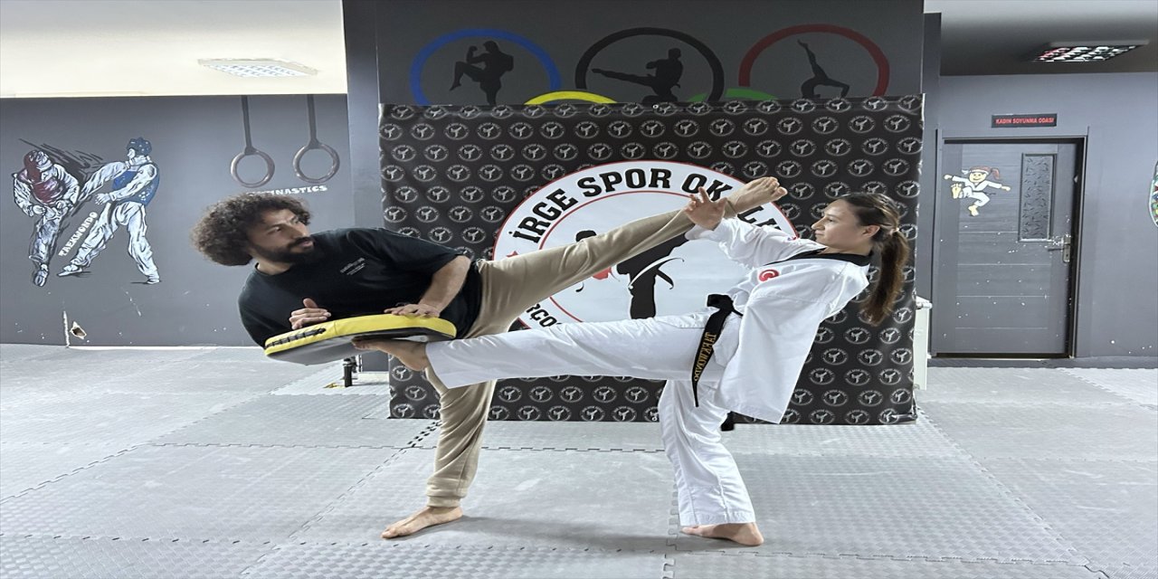 Engelli milli tekvandocu Şerife Tuncay, dünya şampiyonluğu için çalışıyor.