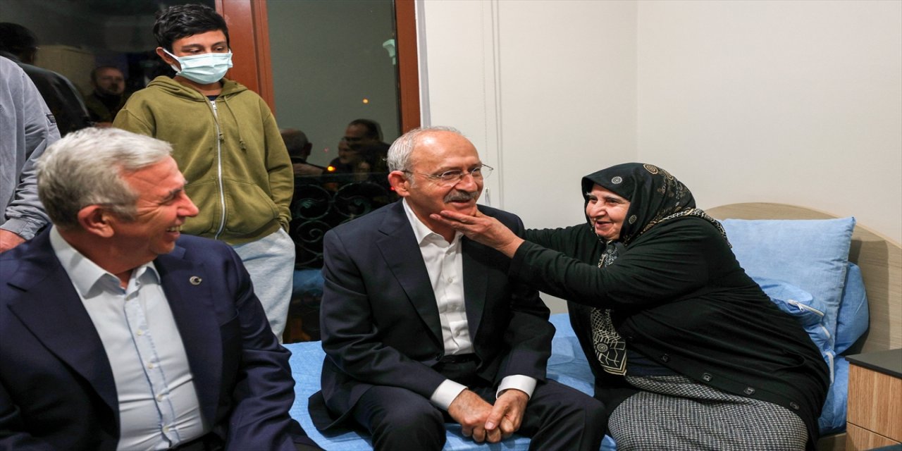 CHP Genel Başkanı Kılıçdaroğlu Ankara'daki depremzedeleri ziyaret etti.
