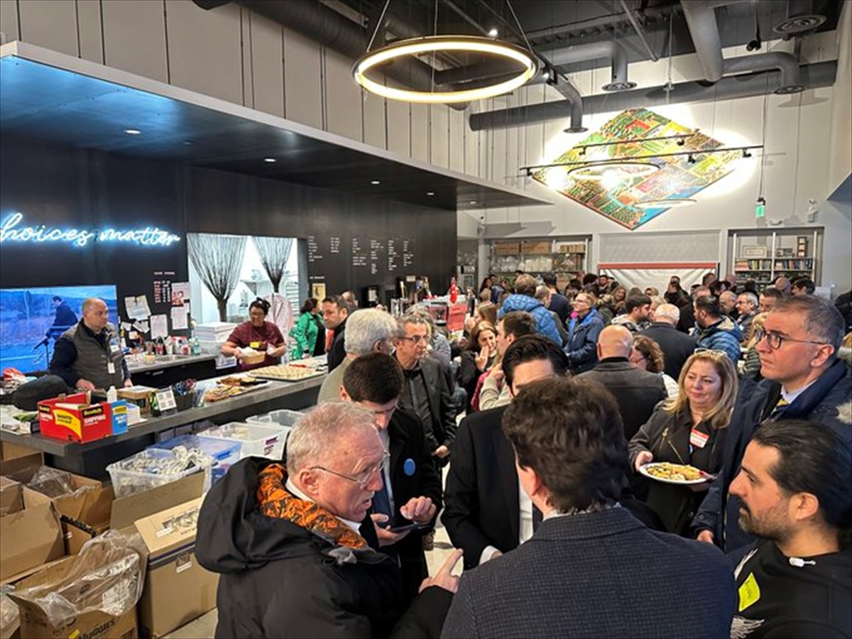 Washington Büyükelçisi Mercan, Boston'da deprem yardımı toplayan Türk ve Amerikalılara teşekkür etti