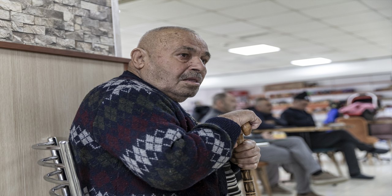 Kızını ve torunlarını kaybeden 69 yaşındaki depremzede yaşadıklarını anlattı.