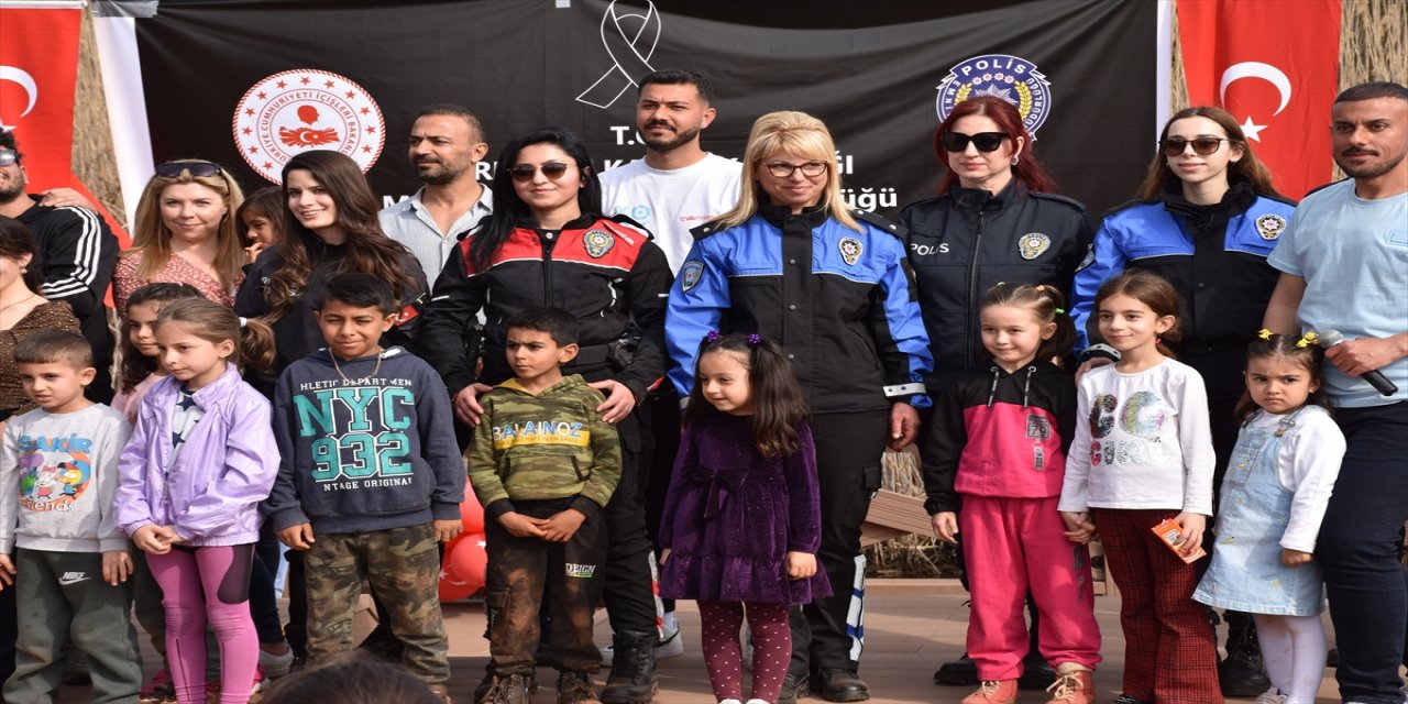 Muğla'da jandarma ekipleri depremzede çocuklar için etkinlikler düzenledi.