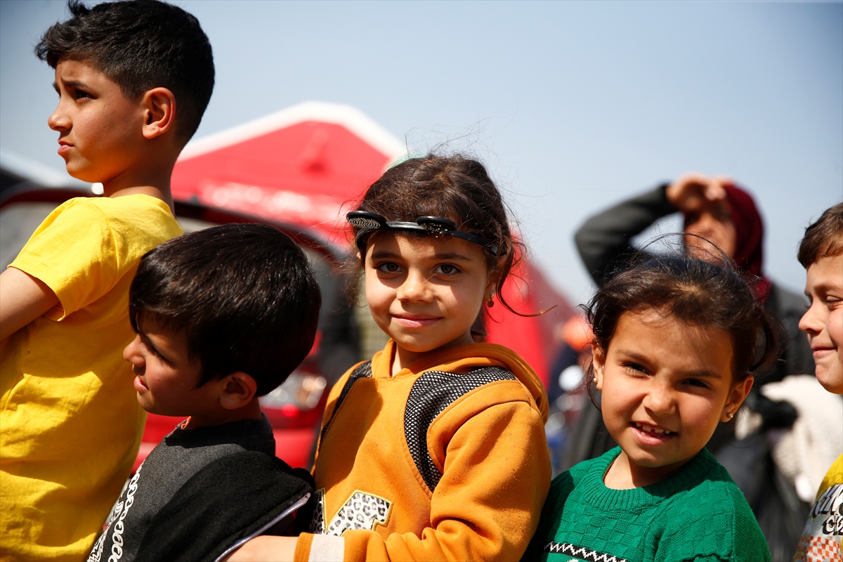 Hatay'daki depremzede çocuklar, Konya'dan gelen "Bilim Tırı"nı geziyor
