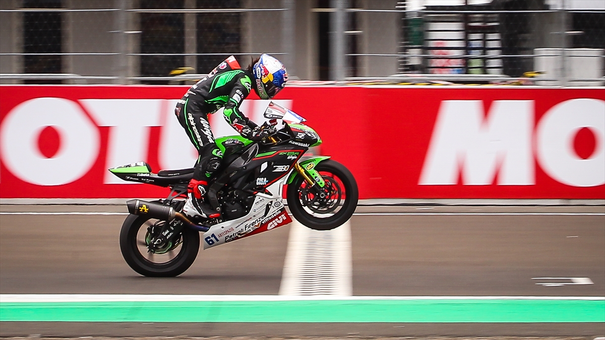 Milli motosikletçi Can Öncü,  ilk birinciliğini kazandı