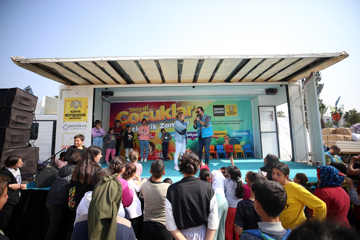 Konya Büyükşehir Belediyesi ekipleri İskenderun'da çocukları oyunlarla tebessüm ettirdi