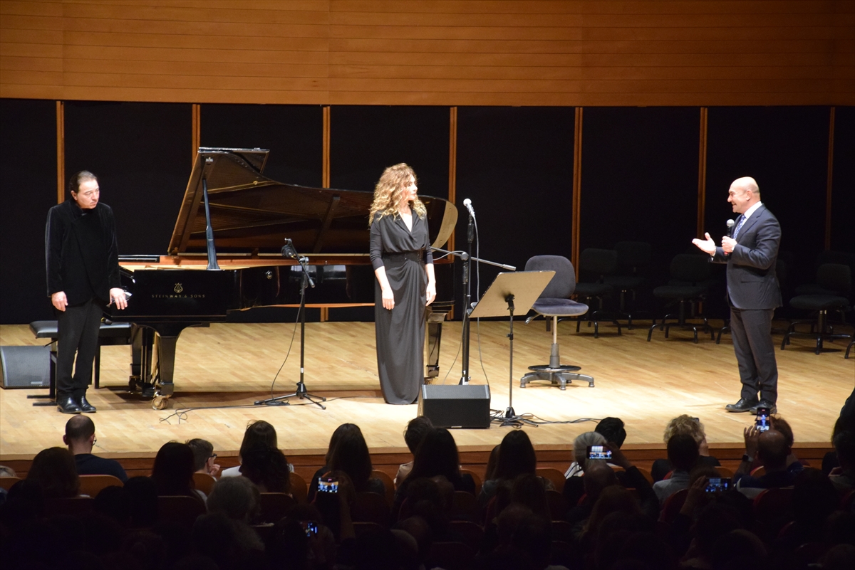 Fazıl Say ve Serenad Bağcan depremzedeler için İzmir'de sahne aldı