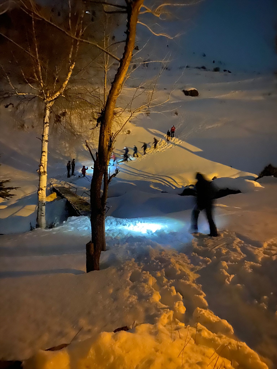 Artvin'de çığ düşmesi sonucu yaralanan dağcılar bölgeden tahliye edildi