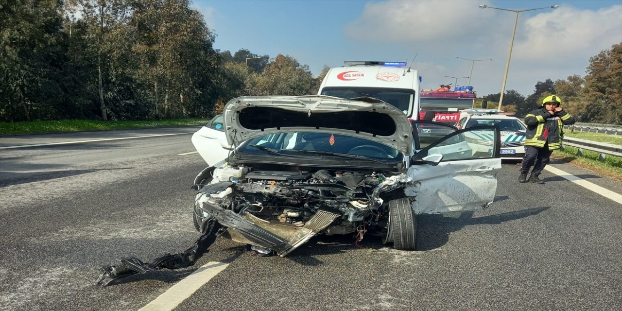 Aydın'da yaralıya müdahale etmek isteyen ambulans ekibine otomobil çarptı, 1 sağlıkçı öldü