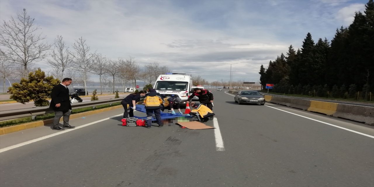 Kocaeli'de tırın çarptığı yaya hayatını kaybetti.