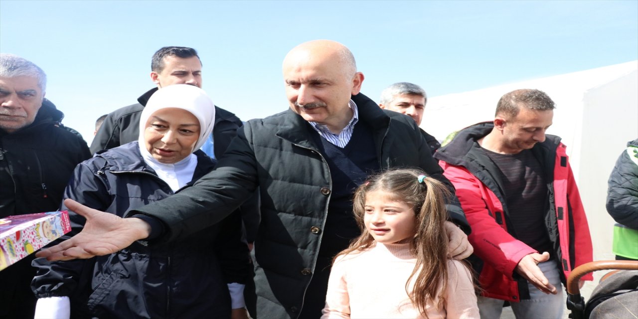 Bakan Karaismailoğlu deprem bölgesindeydi.