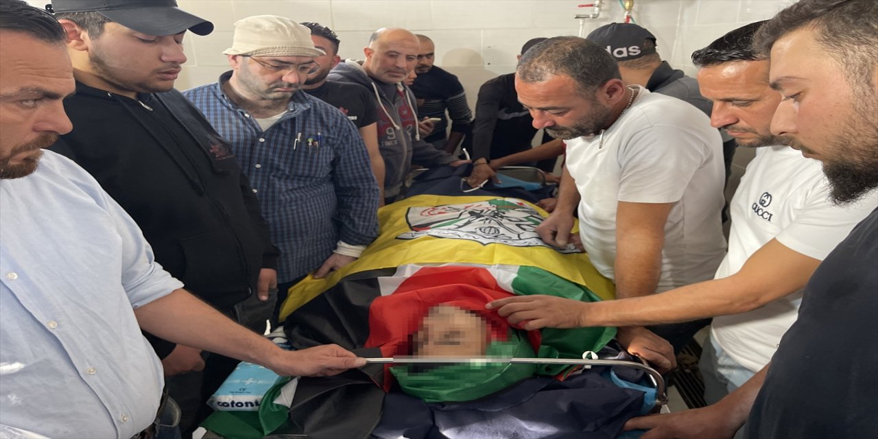 İsrail, öldürdüğü ve naaşlarını alıkoyduğu 2 Filistinlinin cenazesini teslim etti