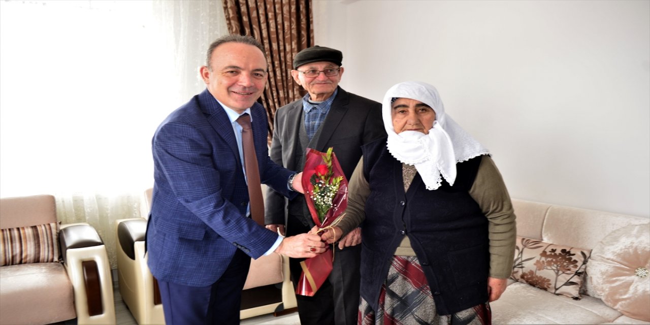 Ardahan Valisi Öner, 8 Mart Dünya Kadınlar Günü'nde şehit annelerini ziyaret etti