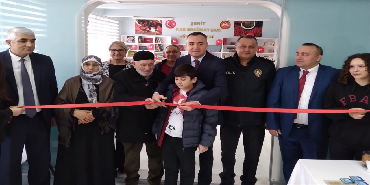 Şehit Piyade Er Ergünay Sarı'nın adı Kemalpaşa'daki kütüphanede yaşayacak