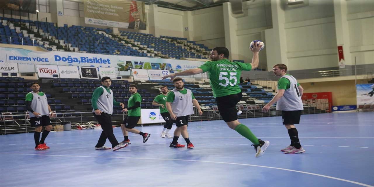 Sakarya Belediyespor Erkek Hentbol Takımı'nda hedef Türkiye Kupası.