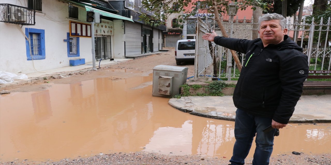 Tarihi Kemeraltı Çarşısı esnafı altyapı çalışmasının tamamlanmasını istiyor.