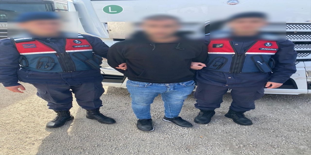 Firari cinayet zanlısı yurt dışına kaçarken yakalandı