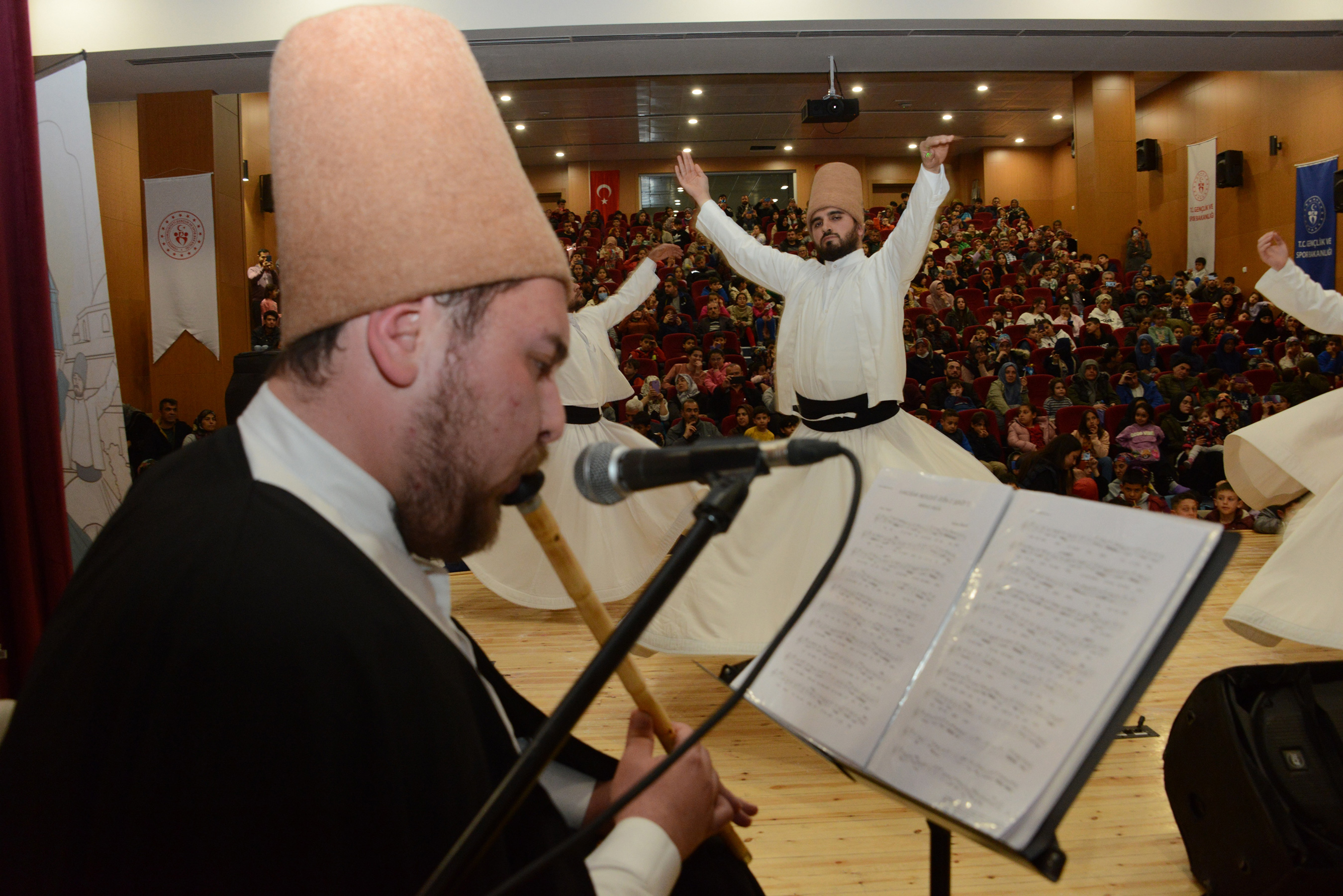 Depremzedelere Sema Programlarıyla Moral Buluyor