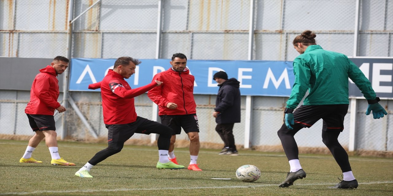 Sivasspor, İstanbulspor maçının hazırlıklarına devam ediyor.