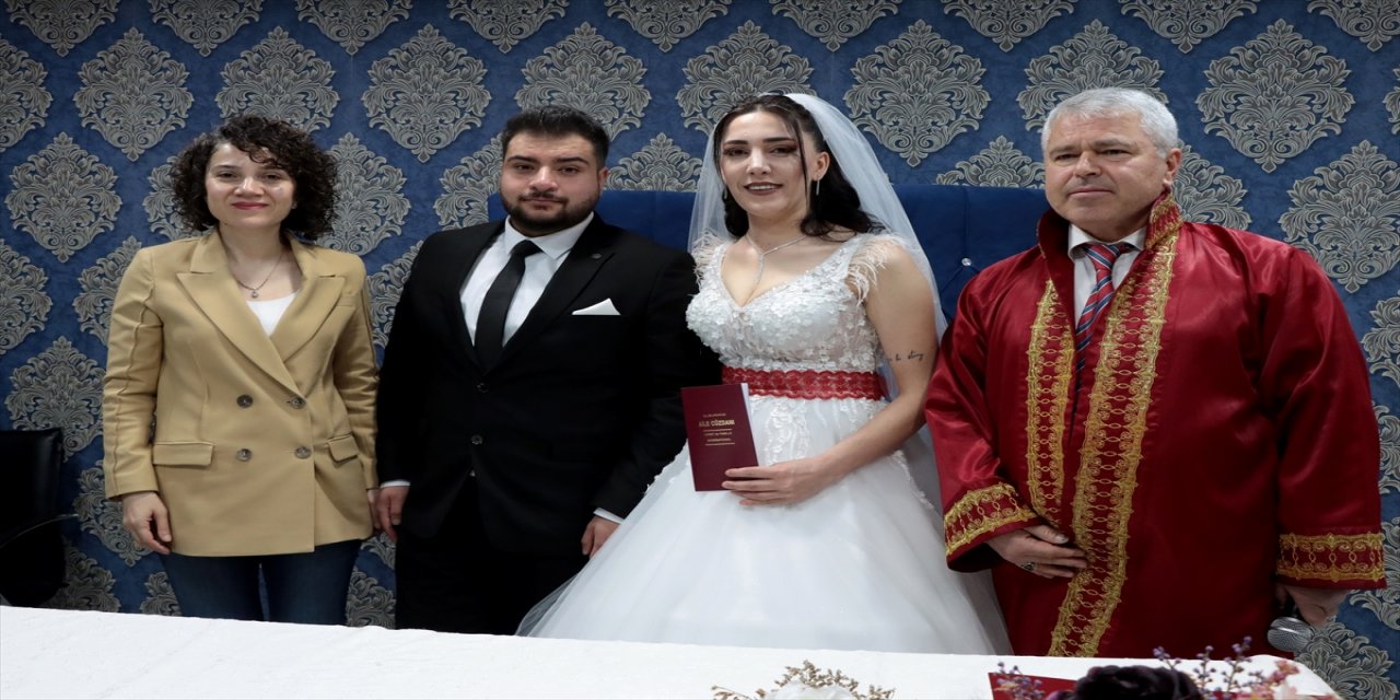 Depremzede çiftin nikahı Kırklareli'nde kıyıldı