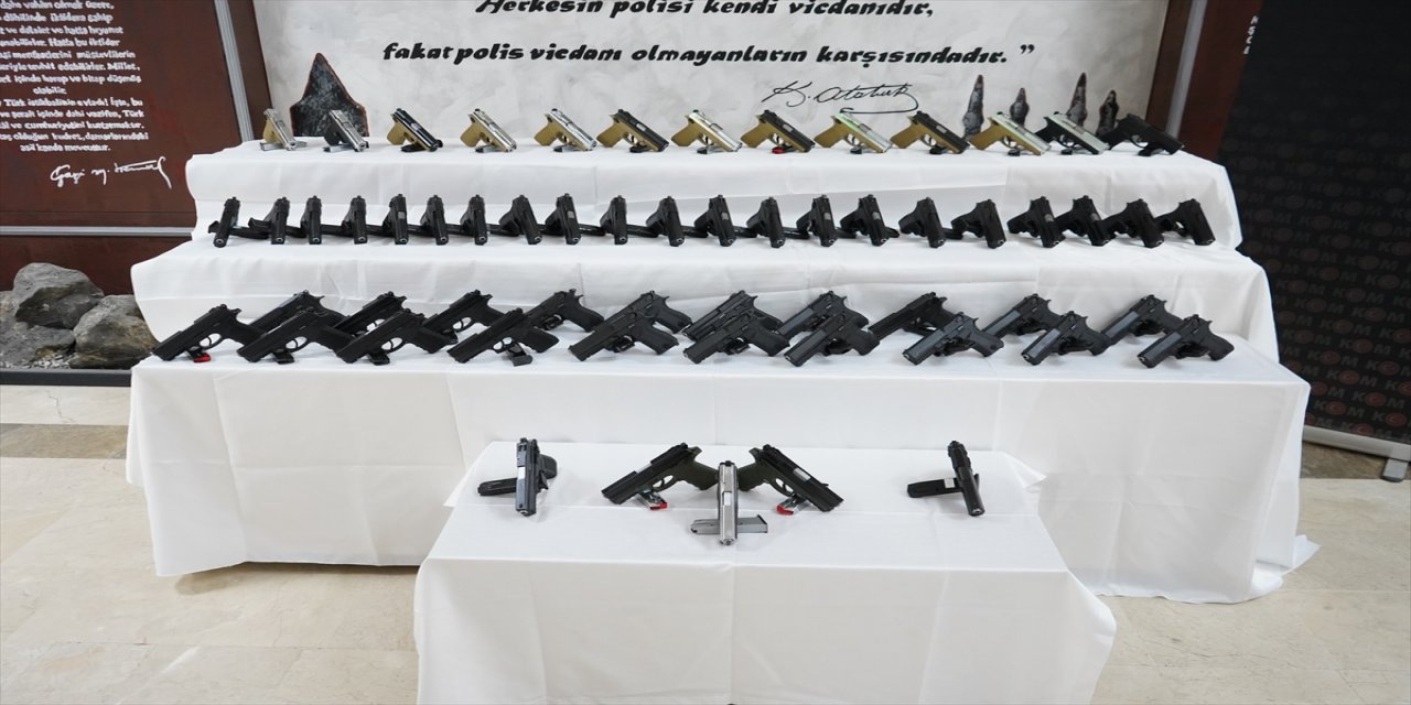 Hamzabeyli Sınır Kapısı'nda 59 ruhsatsız tabanca yakalandı.
