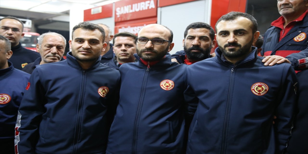 Boğulma tehlikesi geçiren itfaiyeci üzerini değiştirip tekrar suya girmiş