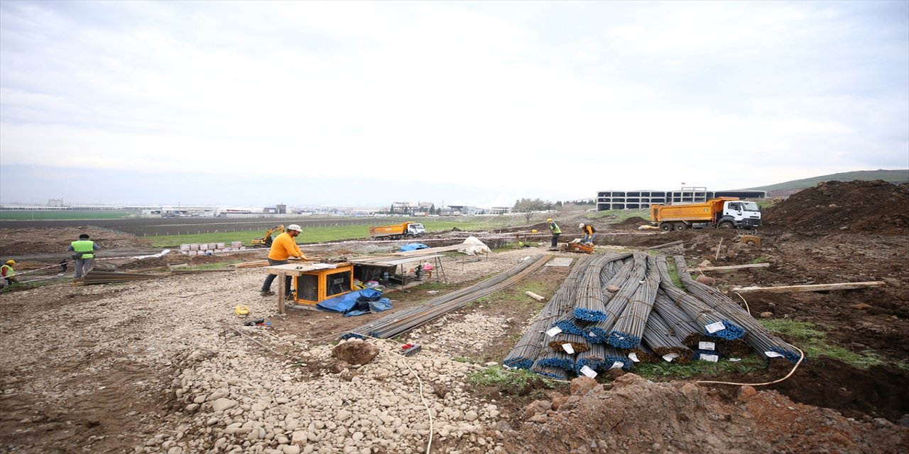 Kahramanmaraş'ta 628 kalıcı konutun yapımı devam ediyor.