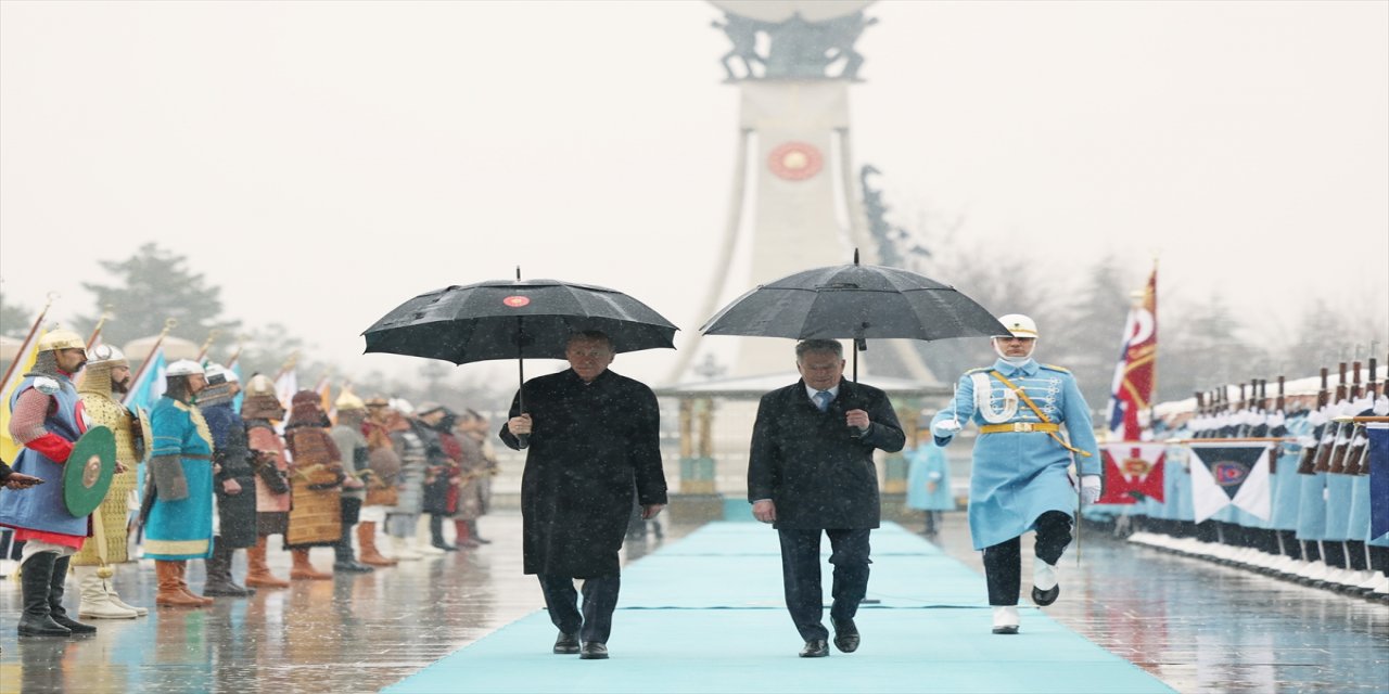 Cumhurbaşkanı Erdoğan, Niinistö'yü resmi törenle karşıladı.