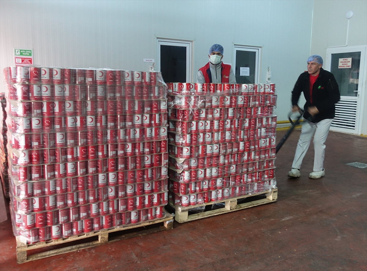 Türk Kızılay deprem bölgesine İzmir'den 16 tır konserve yemek gönderdi