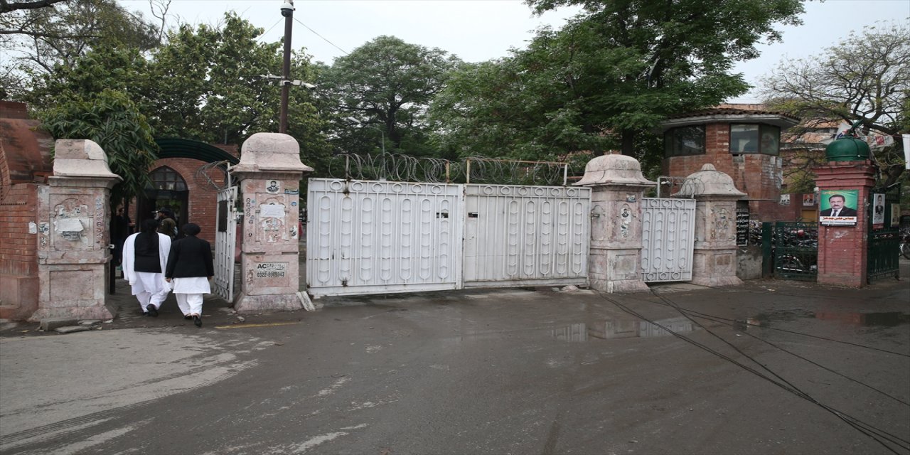 Pakistan'da mahkeme, eski Başbakan Han’ın tutuklanması kararını yarına kadar askıya aldı