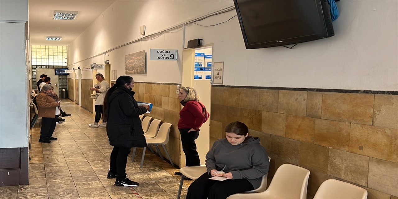 Yurt dışı temsilciliklerimizde seçim nedeniyle hafta sonu mesaisi başladı.