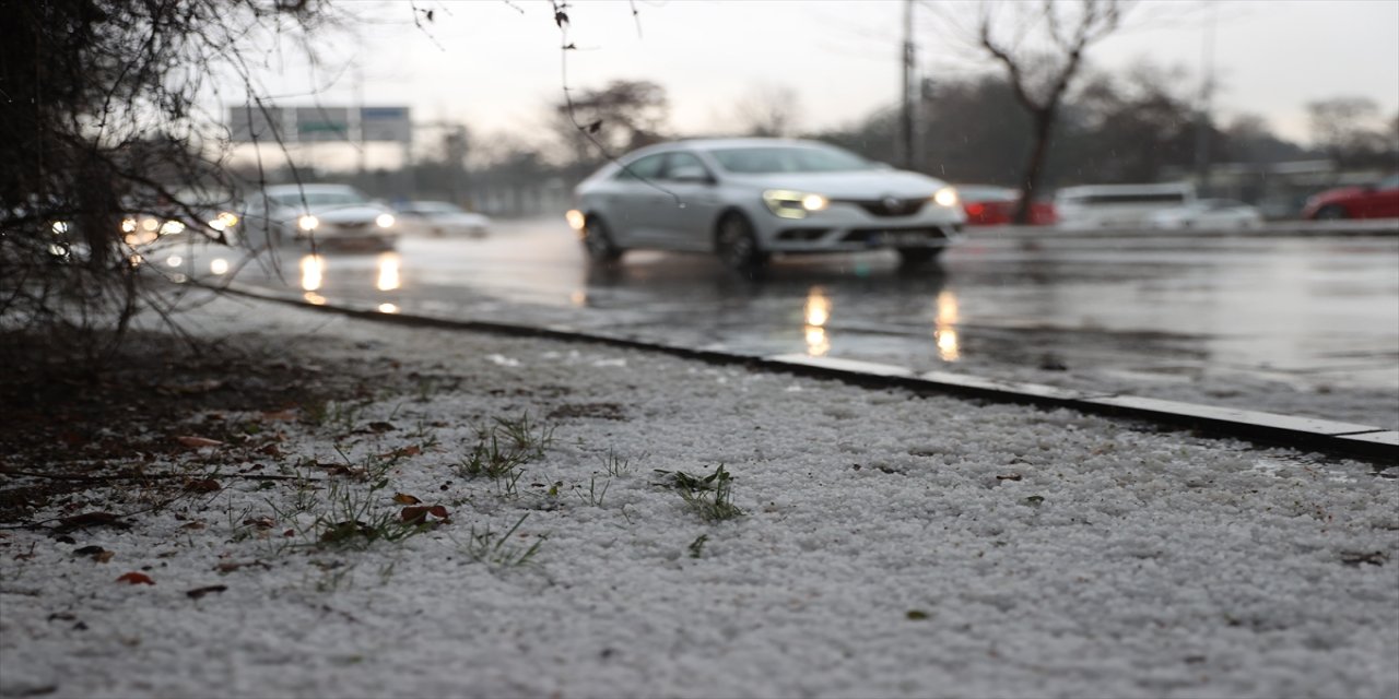 Başkentte kuvvetli sağanak etkili oldu